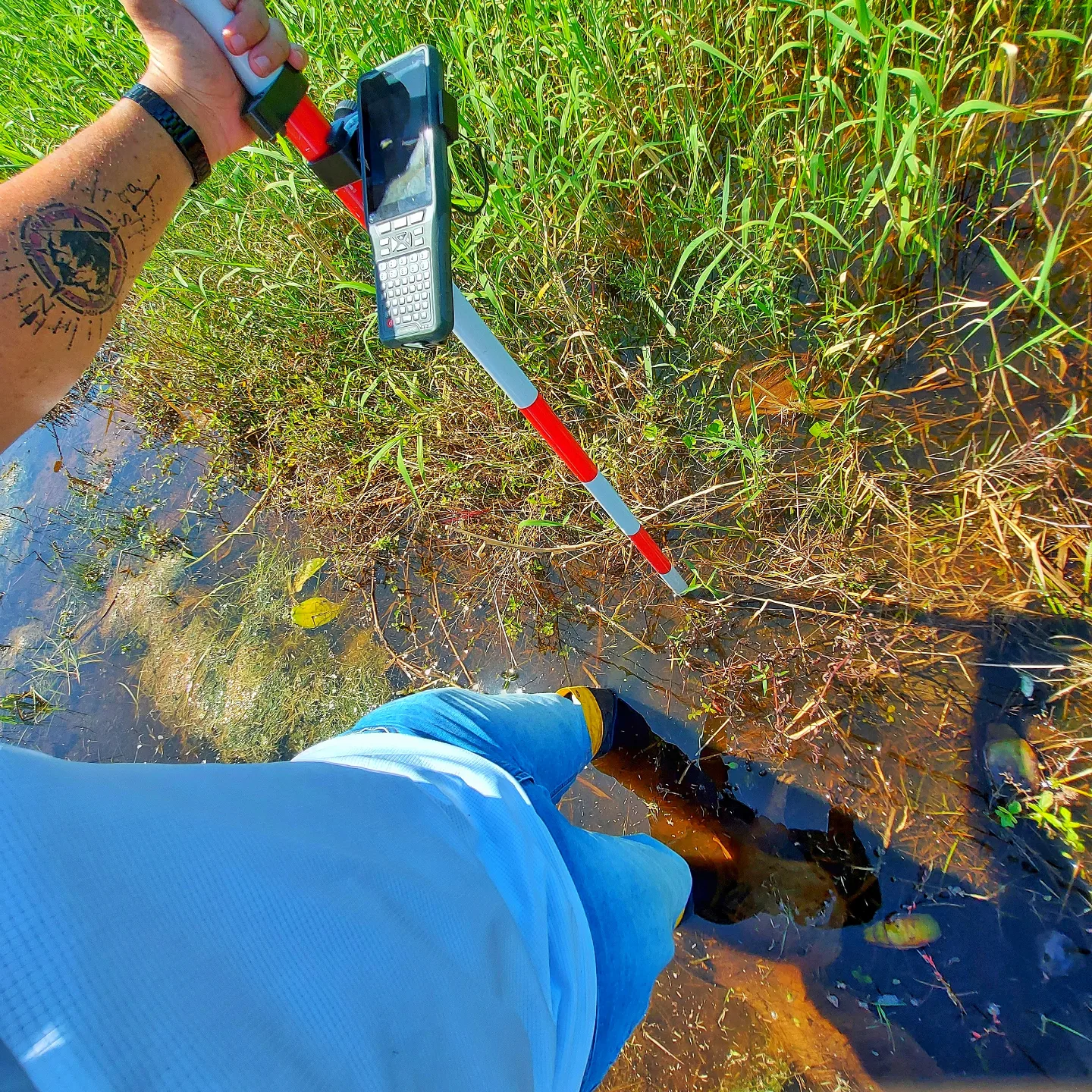 GPS RTK medindo em área alagada